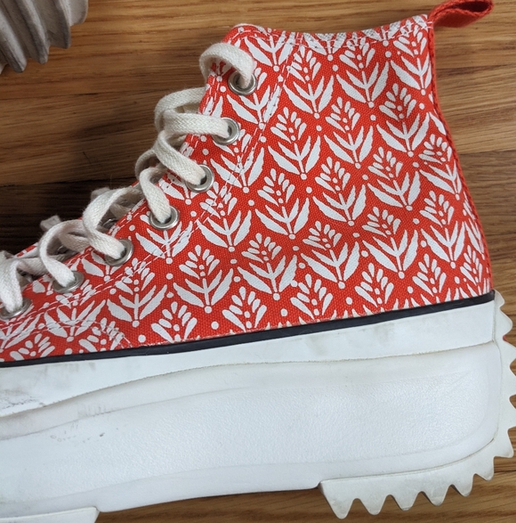 Converse Run Star Hike Red Floral Platform Sneakers - Picture 4 of 7